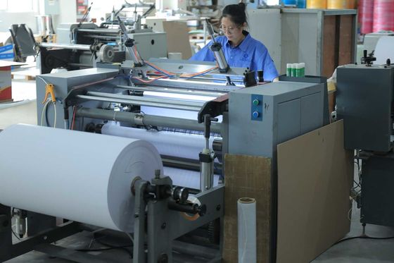 POS 영수증용 BPA 프리 감열지 롤 – 버진 목재 펄프 베이스, 높은 평활도 및 긴 이미지 보존